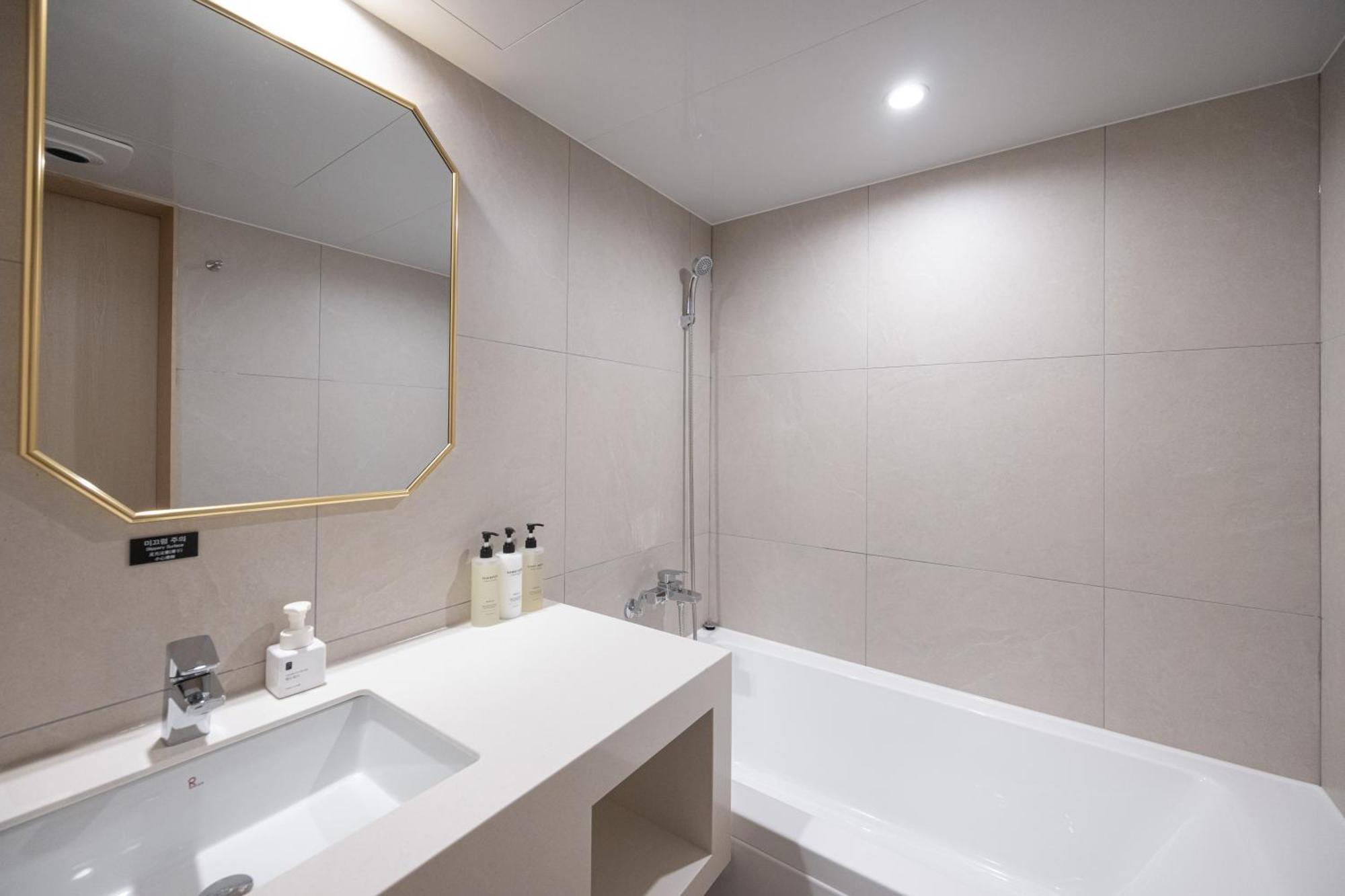 Hotel Bellus ปูซาน ภายนอก รูปภาพ